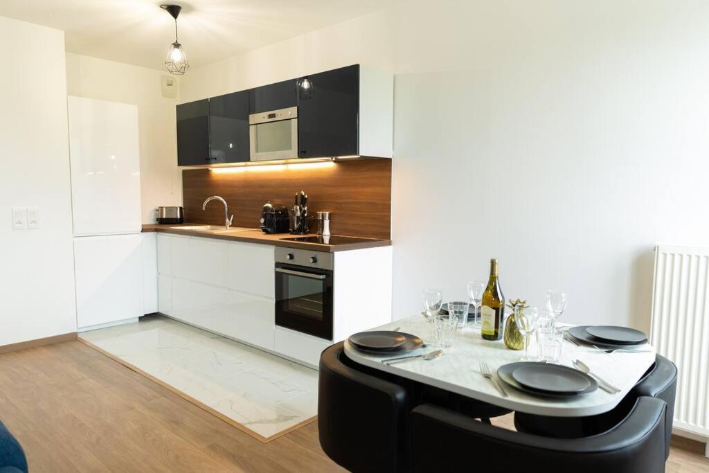 سيري Elegant Apartment #6 المظهر الخارجي الصورة